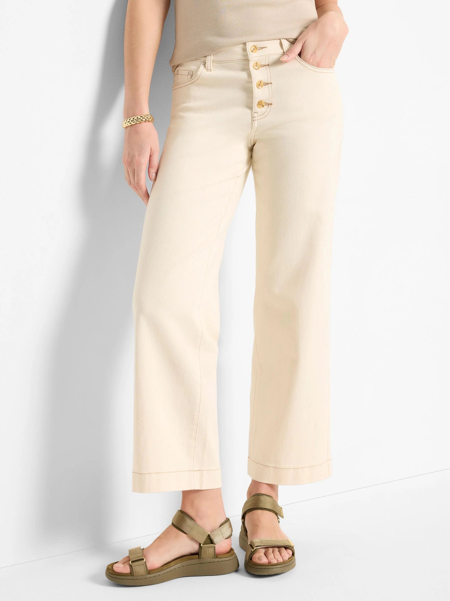 Horn Button Wide-Leg Ankle Jeans